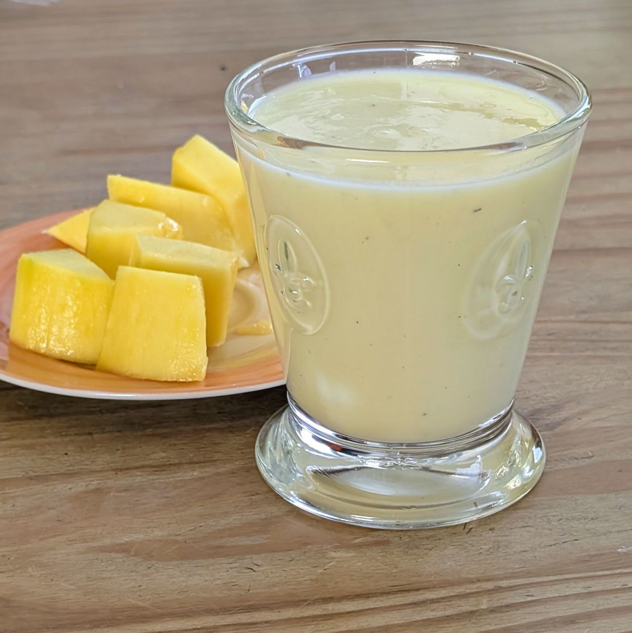 Mango-Lassi mit Buttermilch und Honig