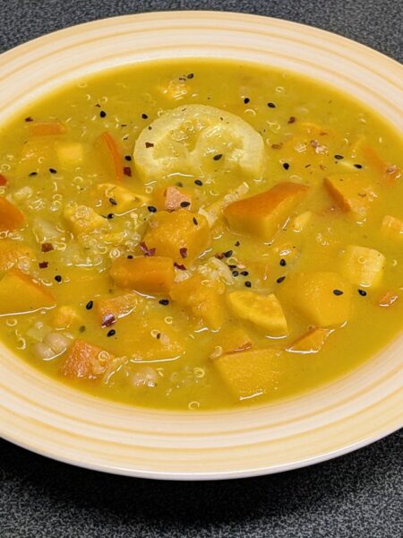 Kürbiseintopf mit Süßkartoffel und Kokosmilch