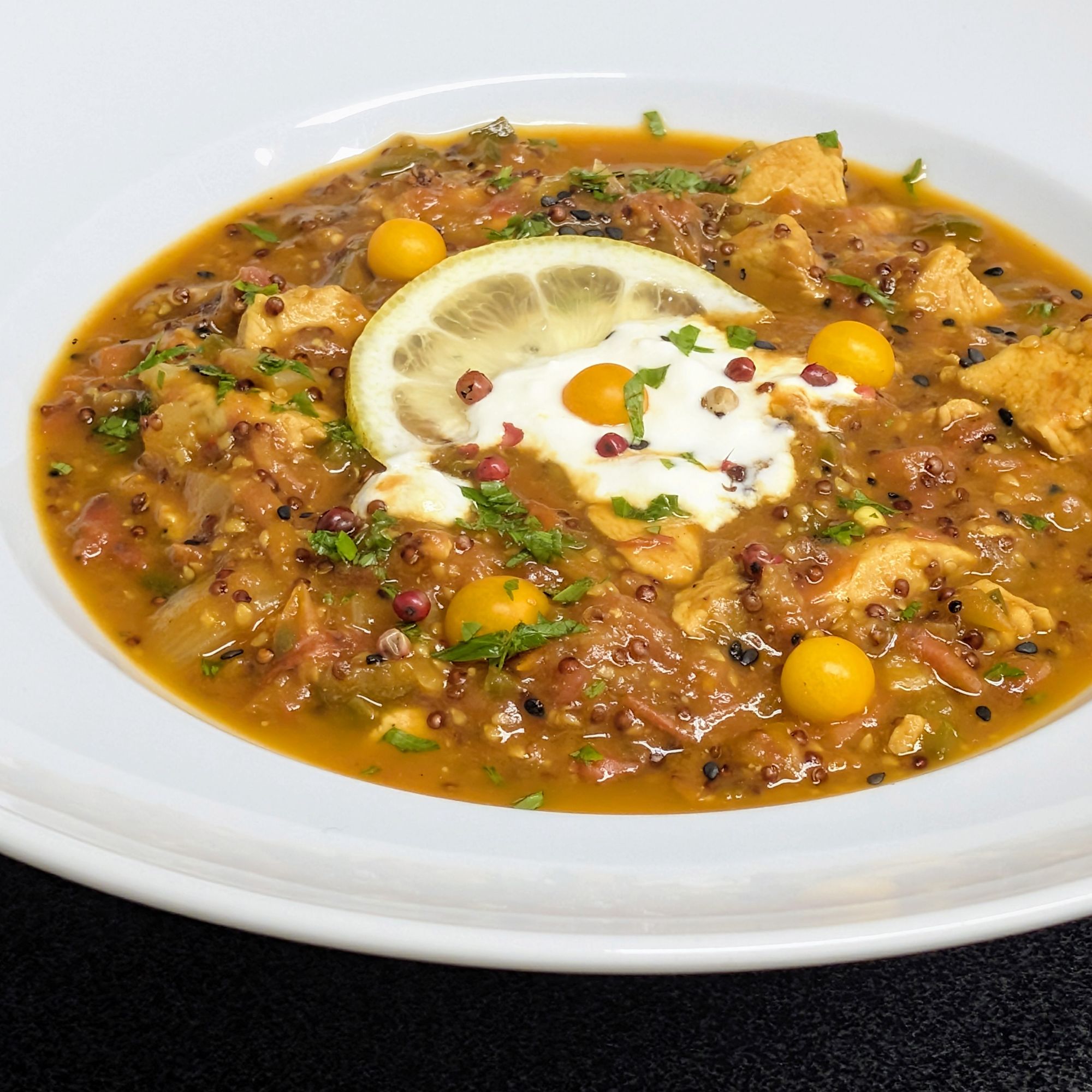 Tomaten-Quinoa-Suppe mit Hühnerbrustfilet