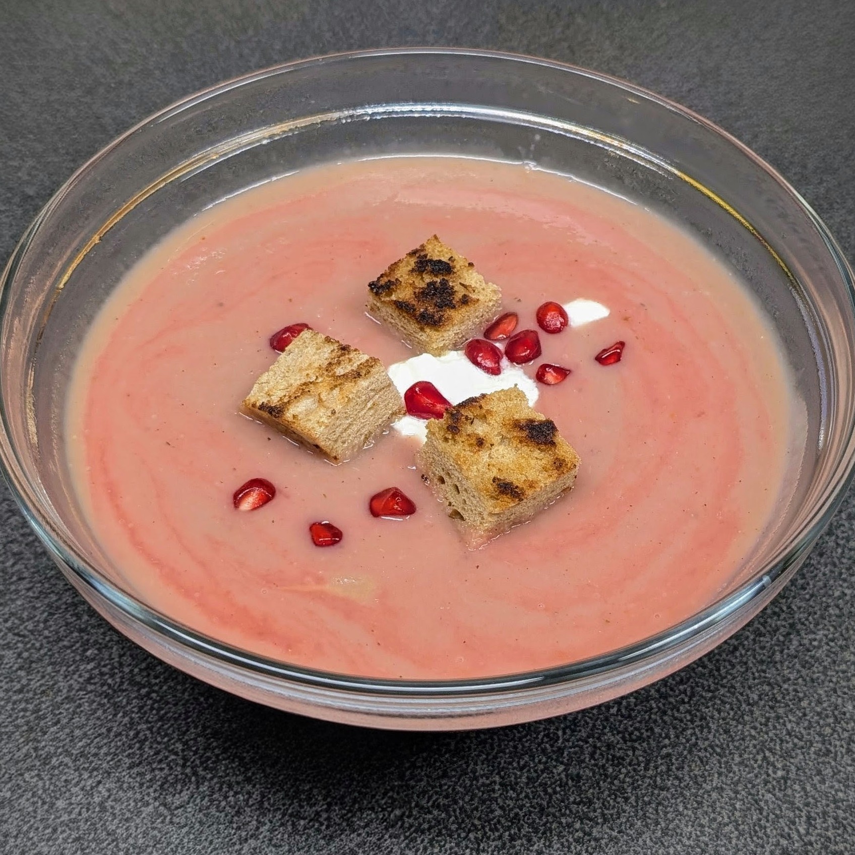 Rote-Spitzkohl-Suppe im Glas