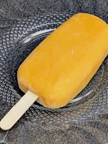 Stilein aus Mango, Kokos und Orangensaft