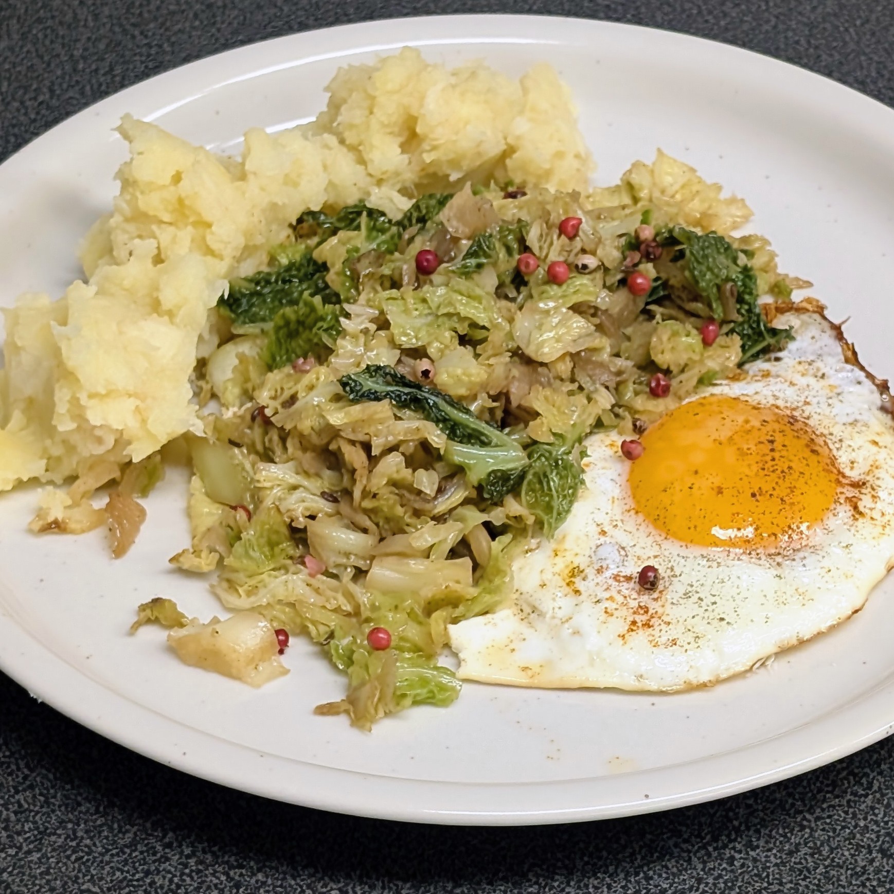 Geschmorter Wirsingkohl mit Pastinaken-Püree