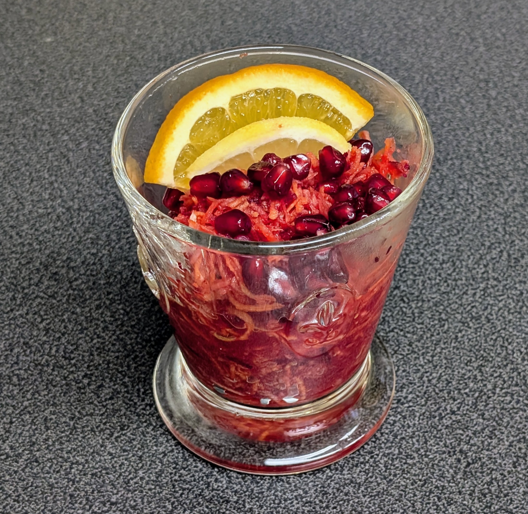 Rote-Beete-Rohkost mit Möhren und Sellerie