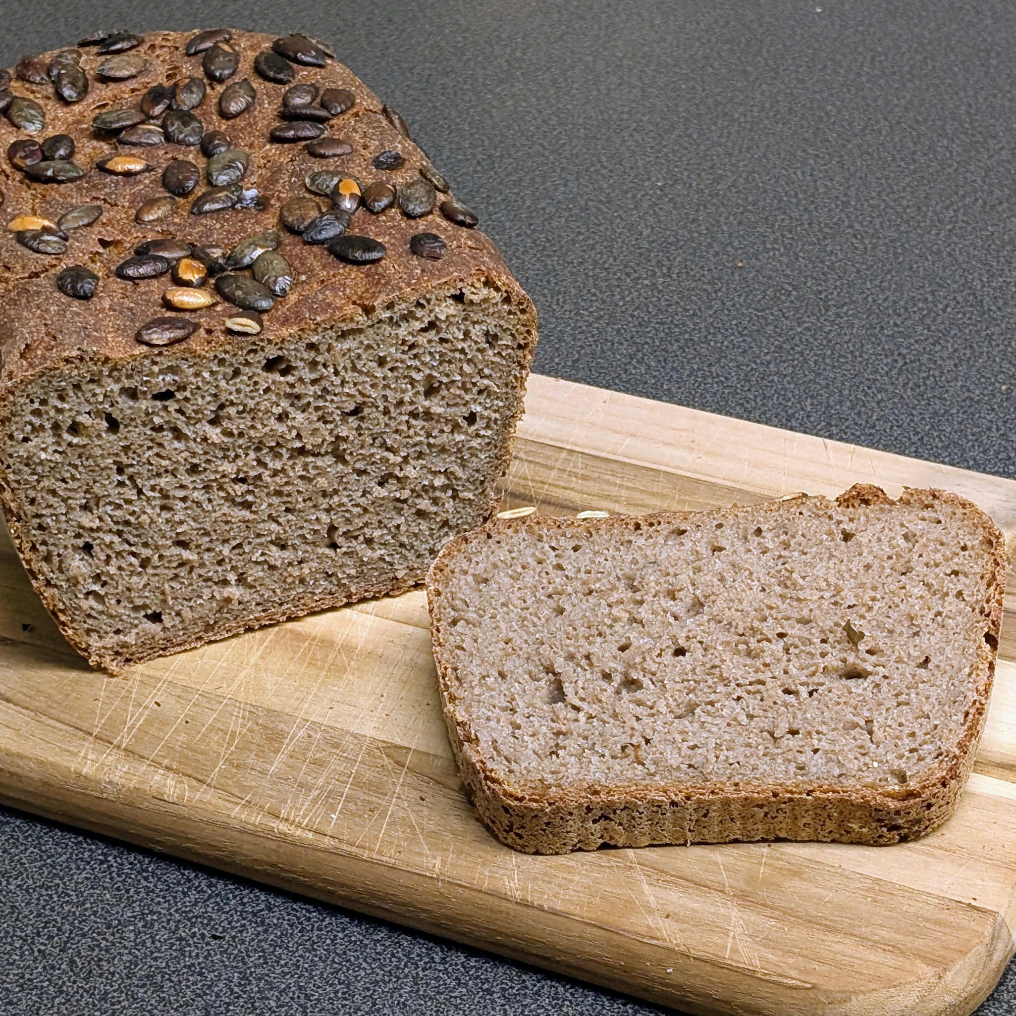 Vollkorn-Mischbrot 70:30 aus Sauerteig