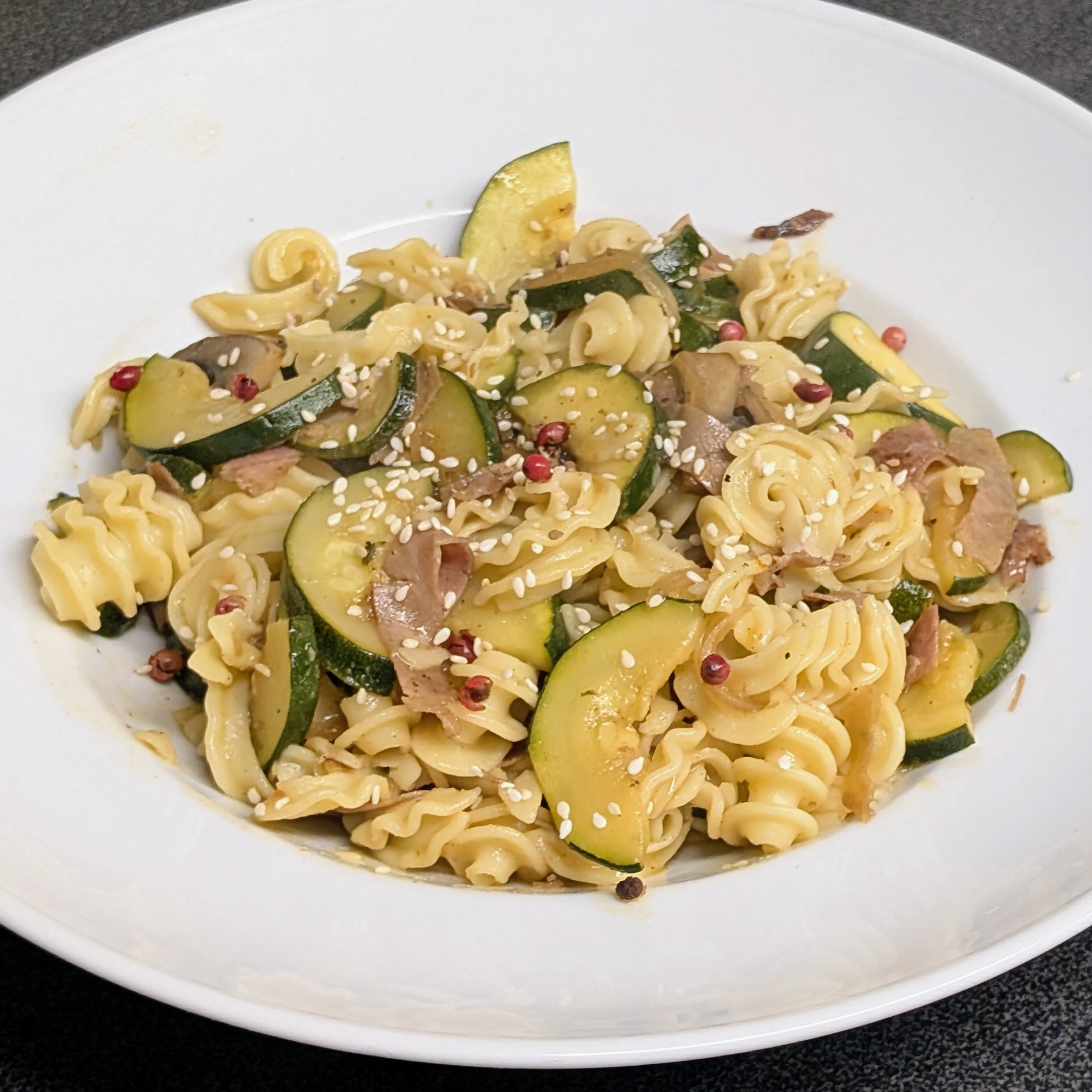 Zucchini-Schinken-Pfanne mit Radiatori