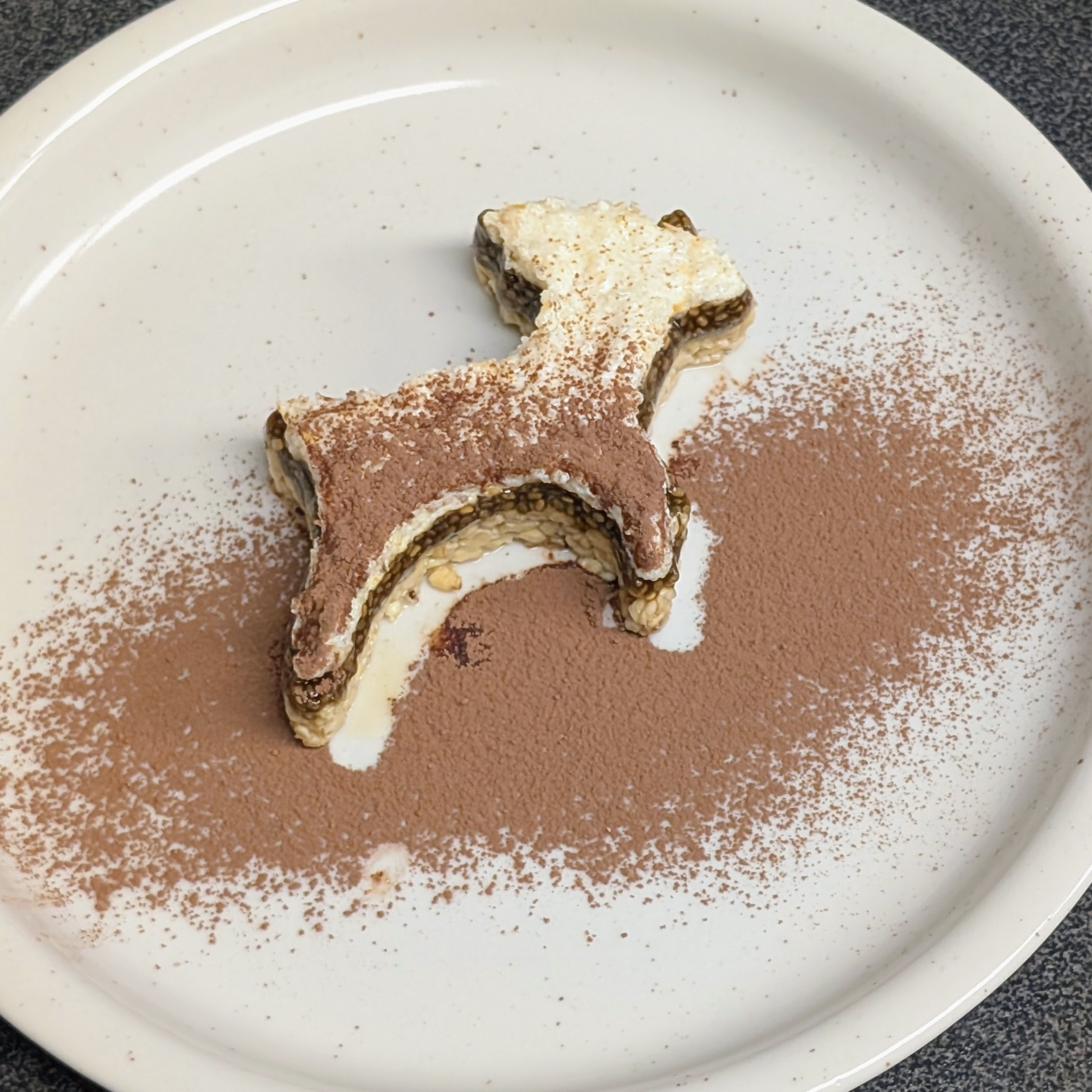 Amaretto-Chia-Dessert im Stil eines Tiramisu