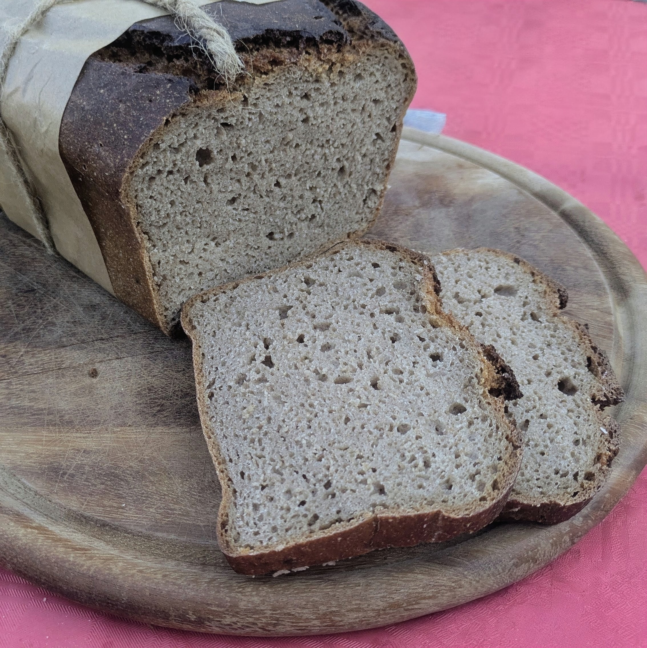 Roggen-Vollkornbrot aus Sauerteig