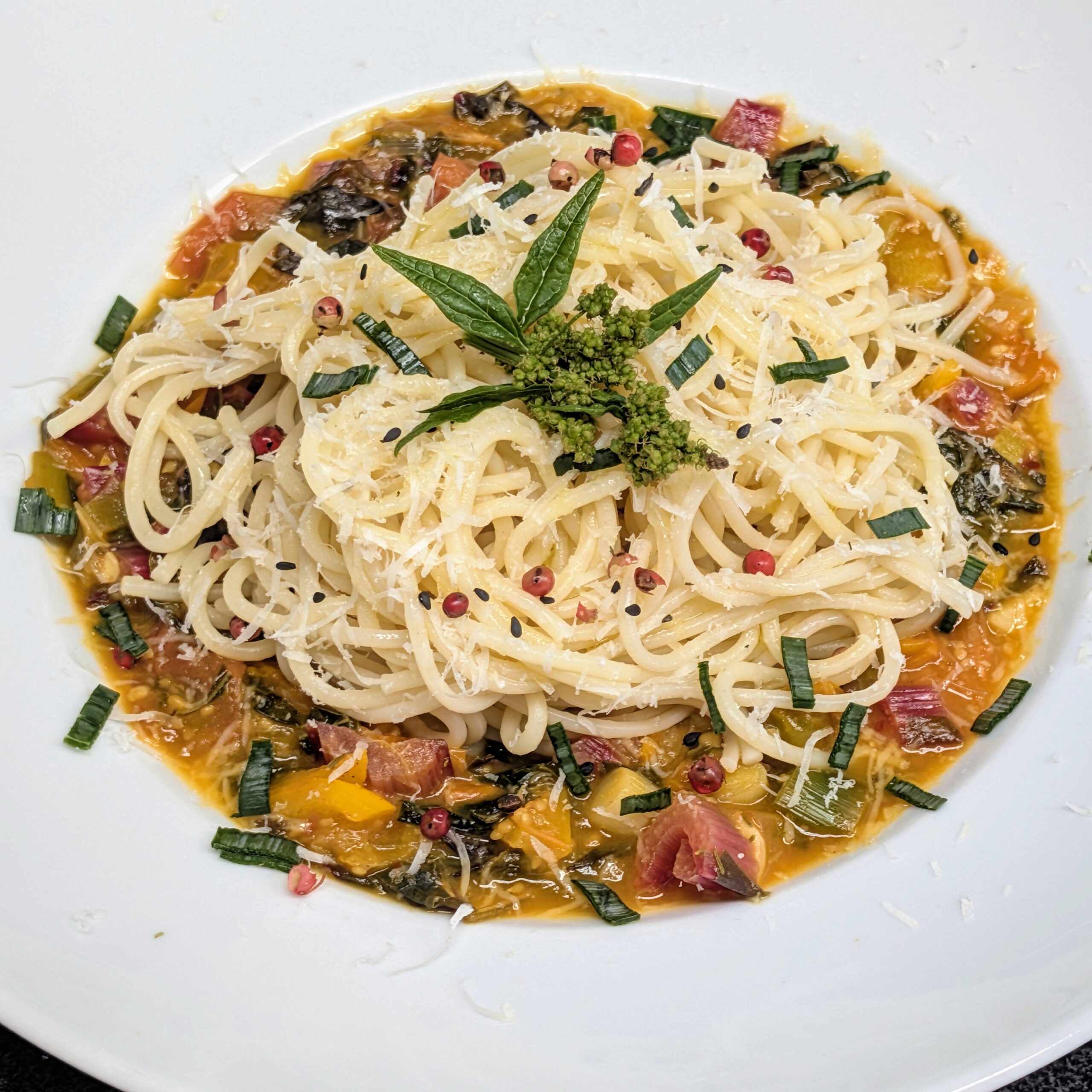 Spaghetti al sugo di verdure