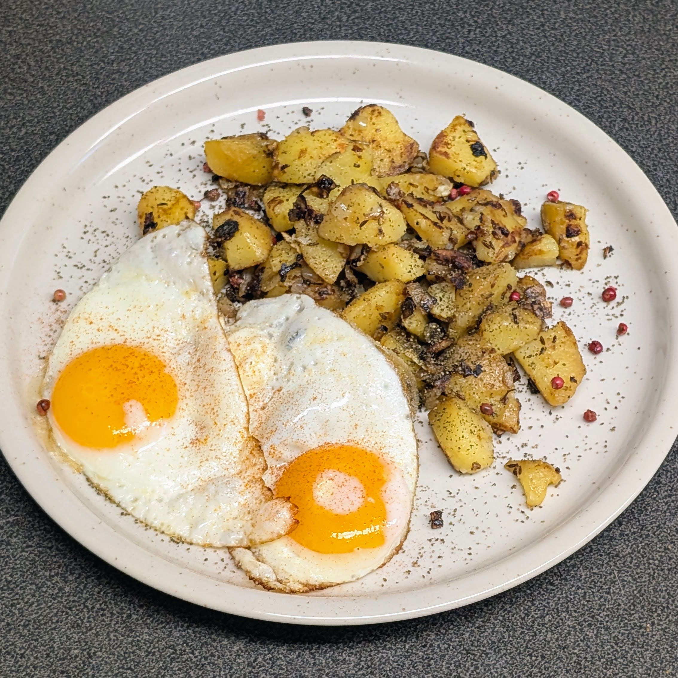Bratkartoffeln „Szechuan“ mit Spiegelei