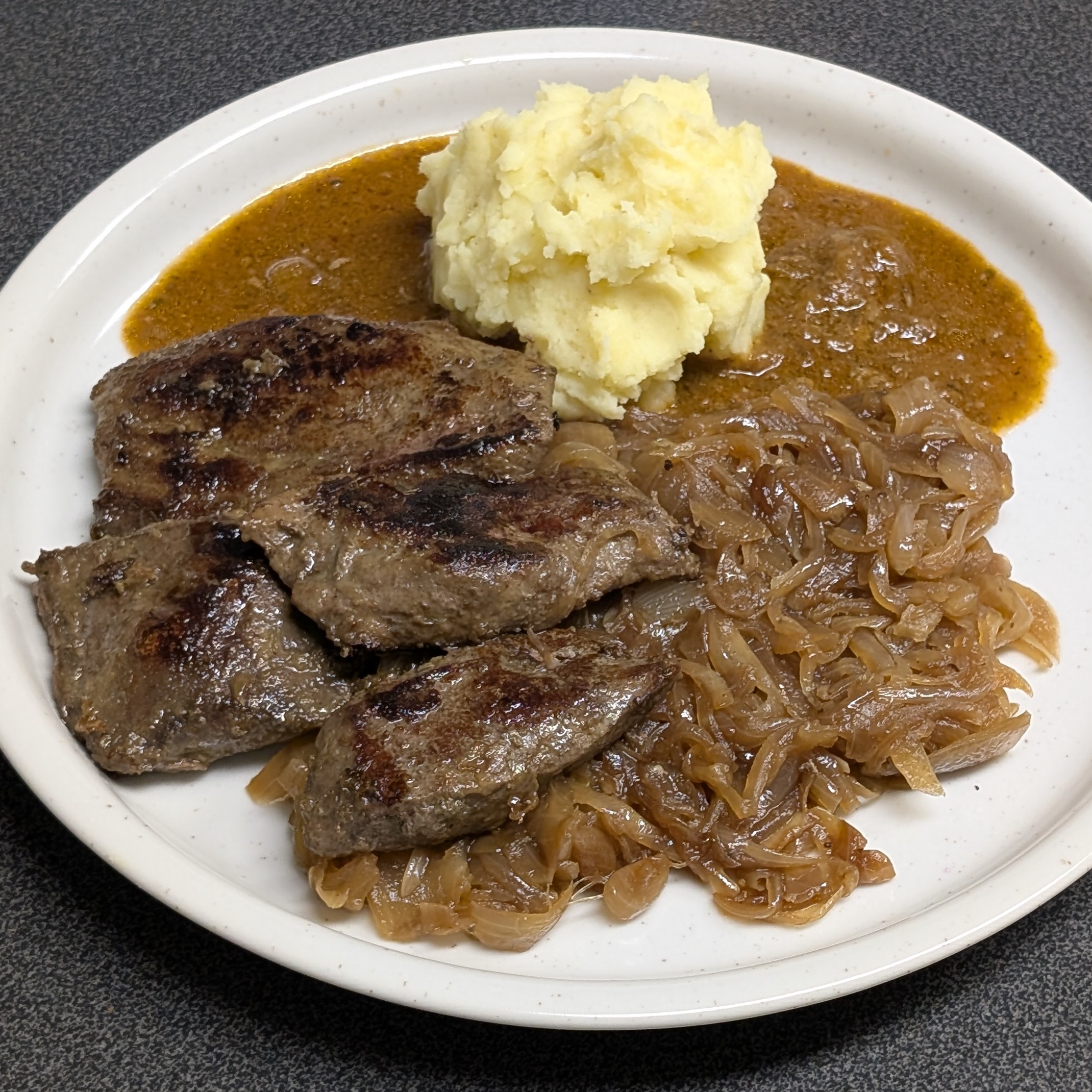 Lamm-Leber mit Schmorzwiebel