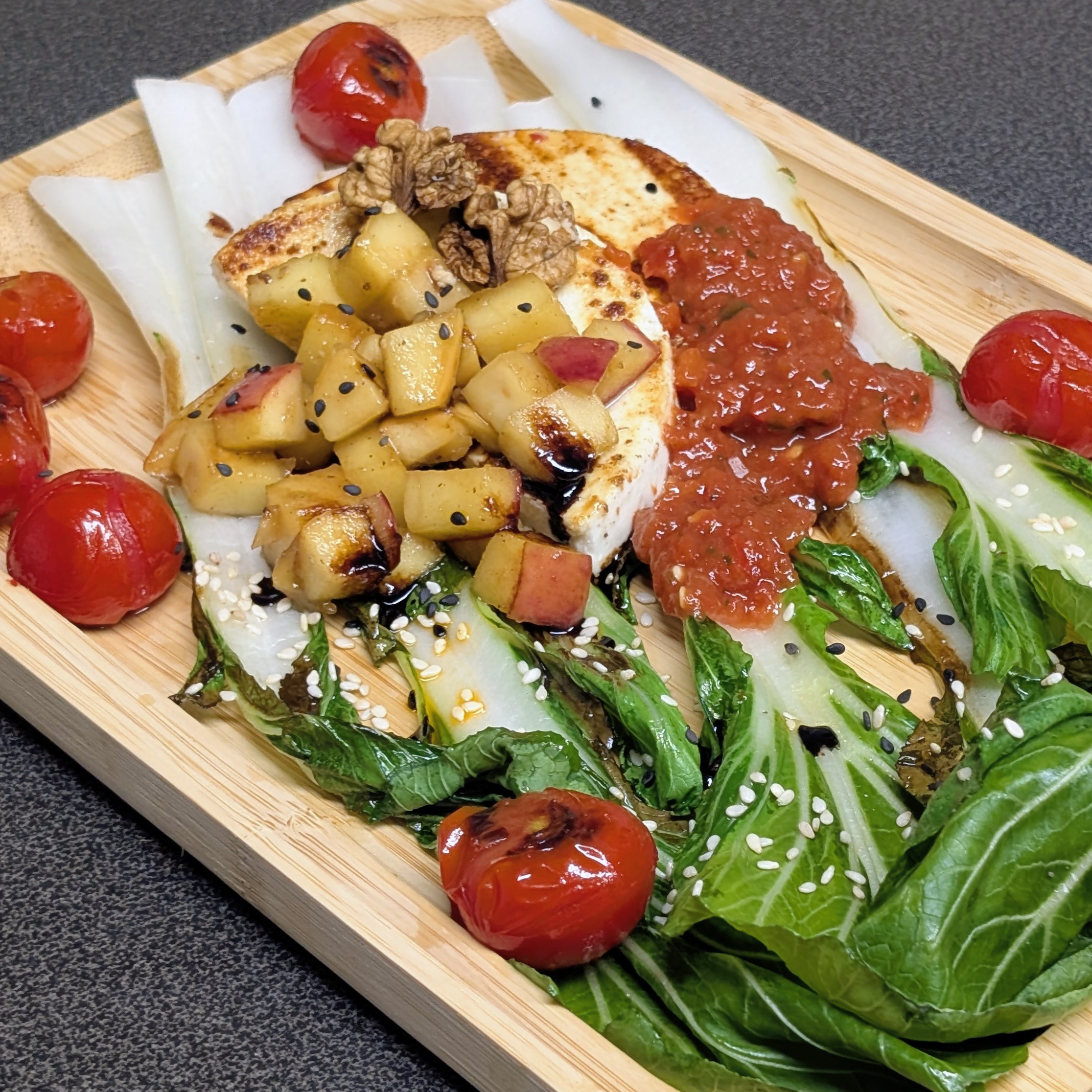 Gebratener Manouri auf einem Pak-Choi-Bett