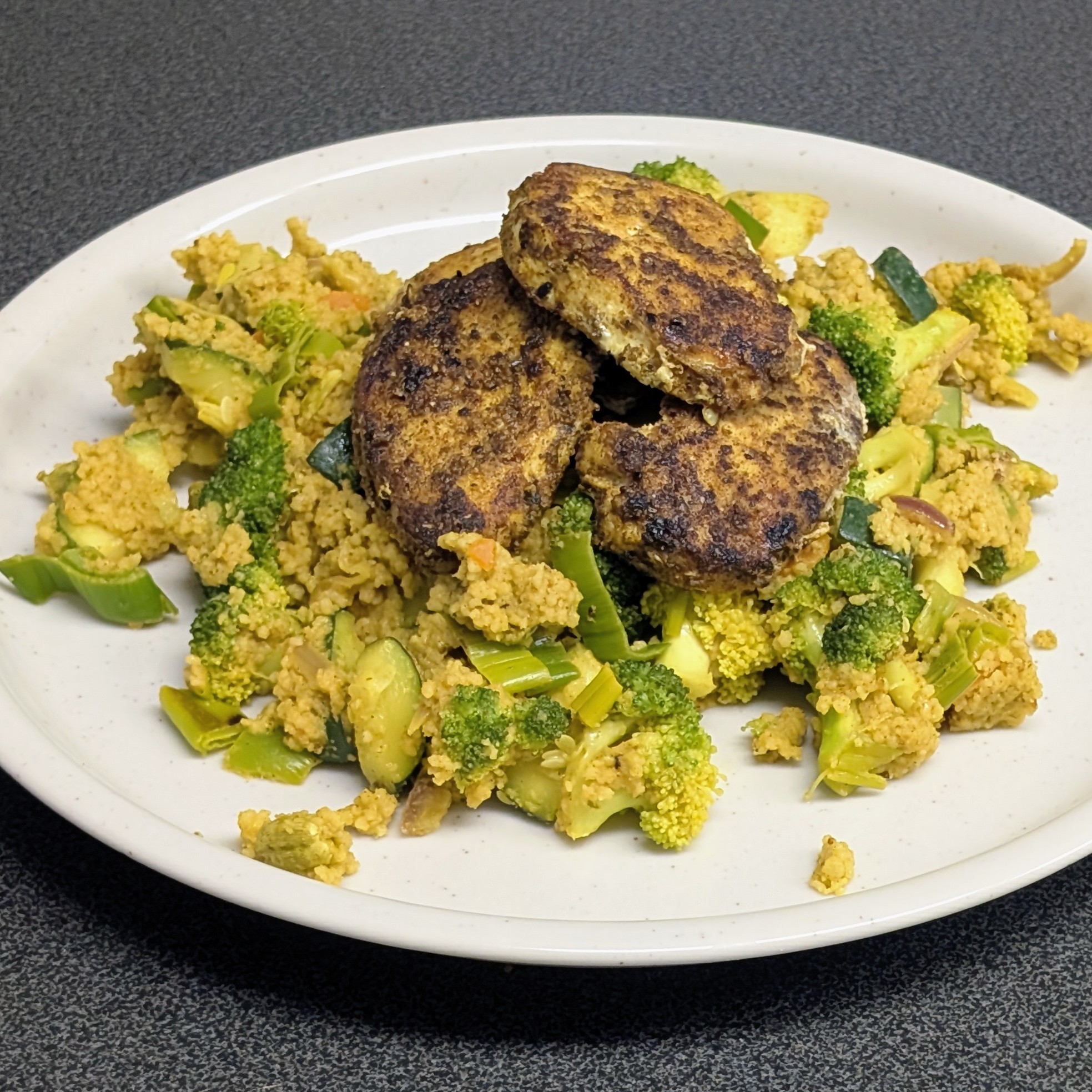 Ras el Hanout Hähnchen auf Gemüse-Couscous