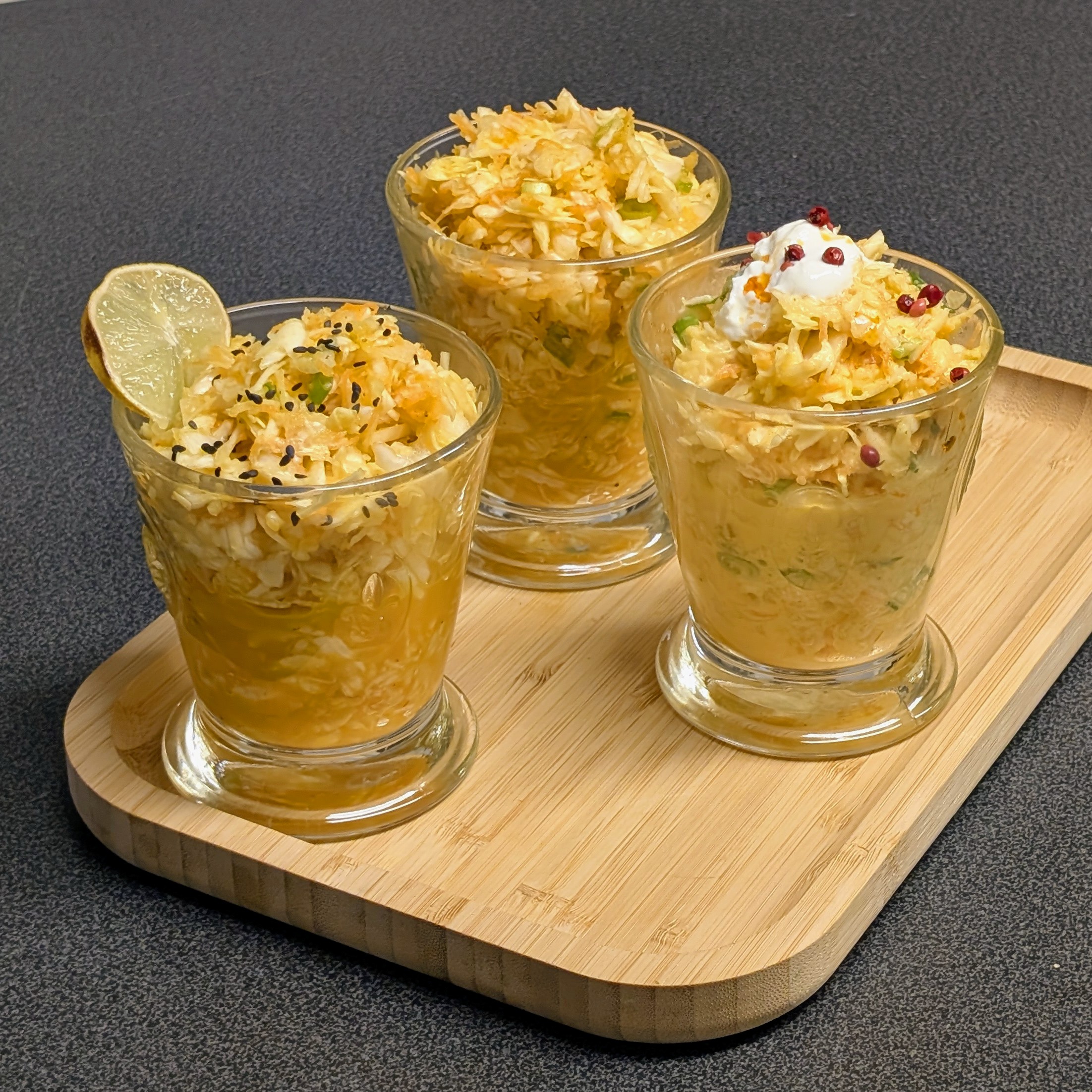 Spitzkohlsalat mit Apfel und Möhre