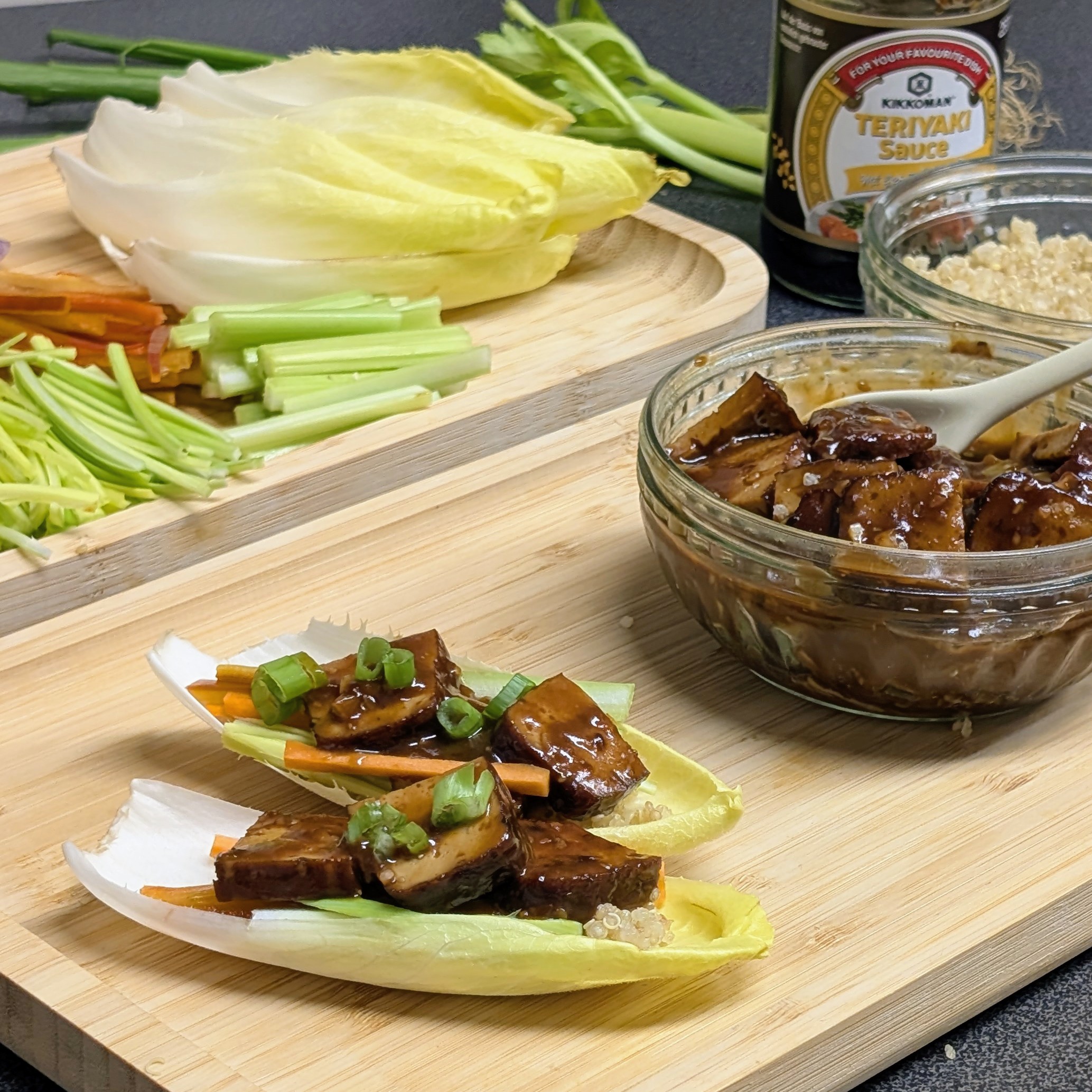 Ssam Bab Schiffchen mit glasiertem Tofu