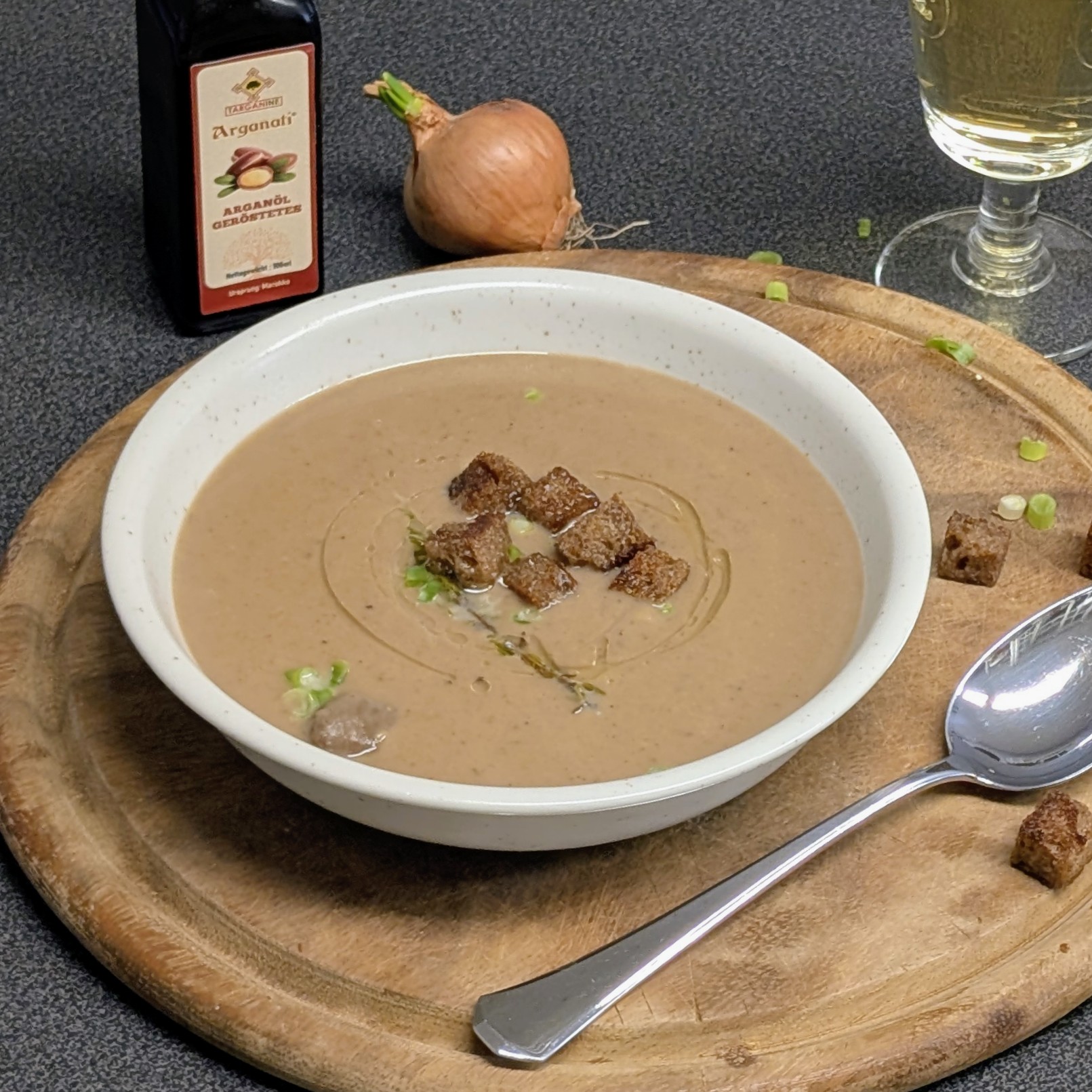 Maronen-Cremesuppe mit knusprigen Croutons