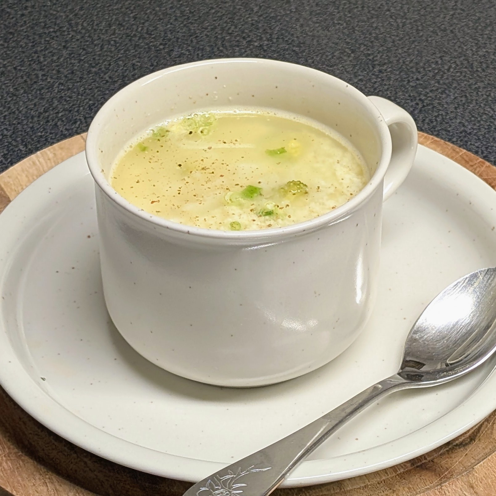 Blumenkohlsüppchen mit Eierflocken