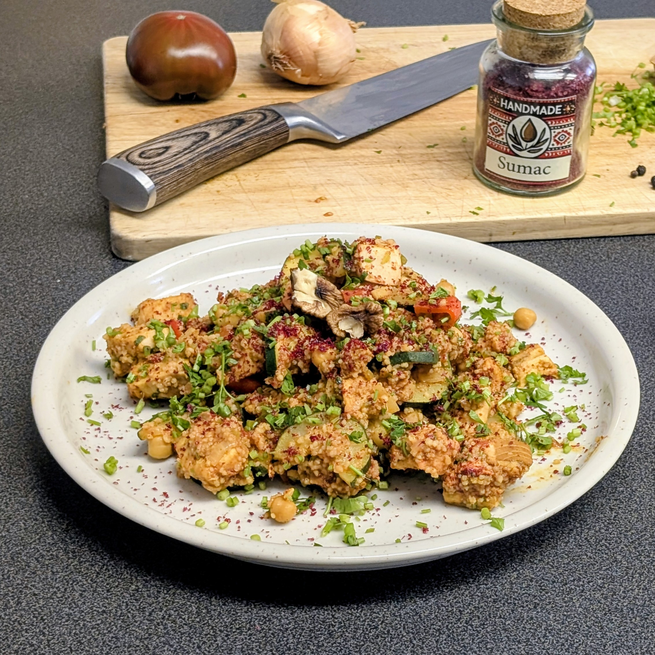 Lachs-Pfanne mit Couscous und Baharat