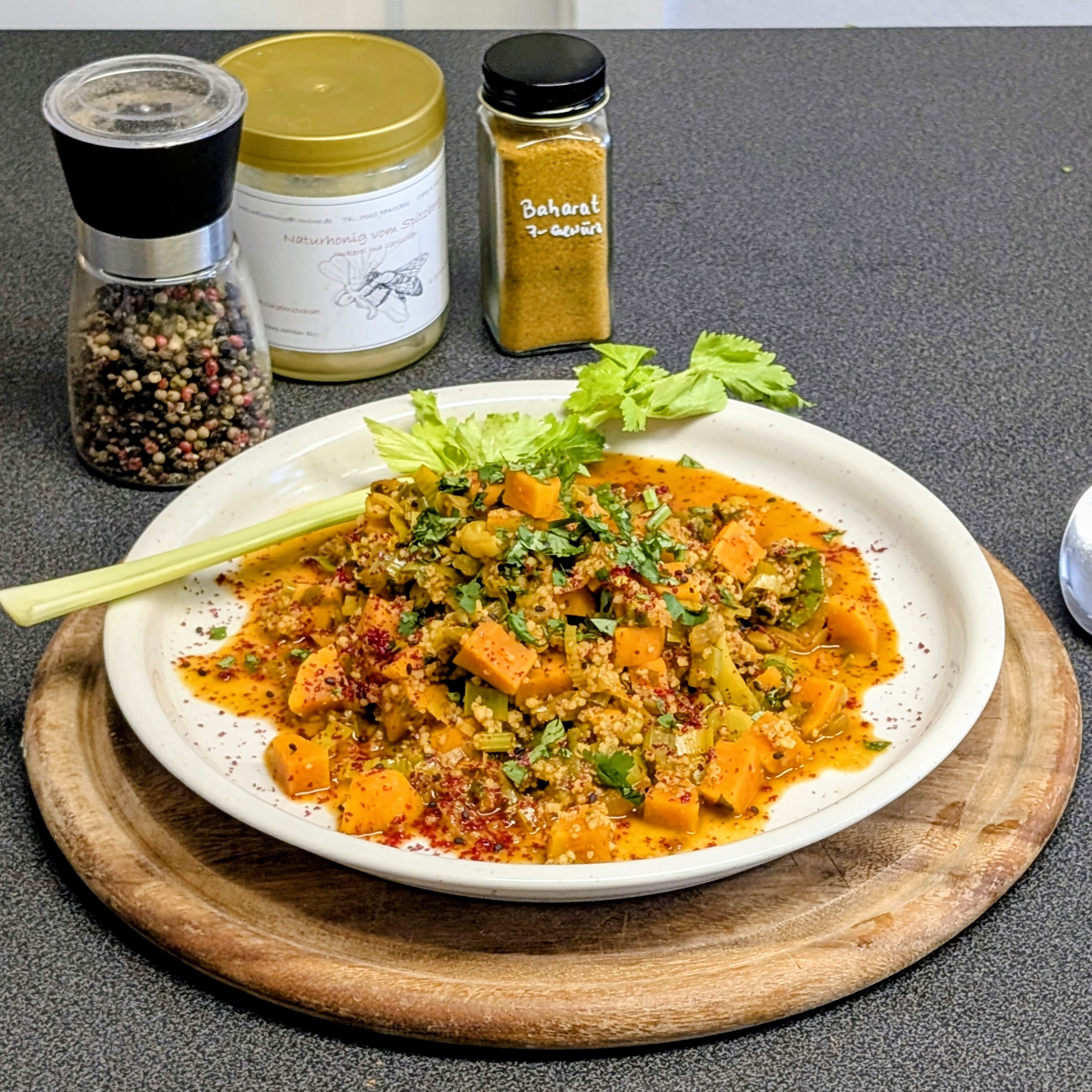 Süßkartoffel-Pfanne mit Couscous und Arganöl