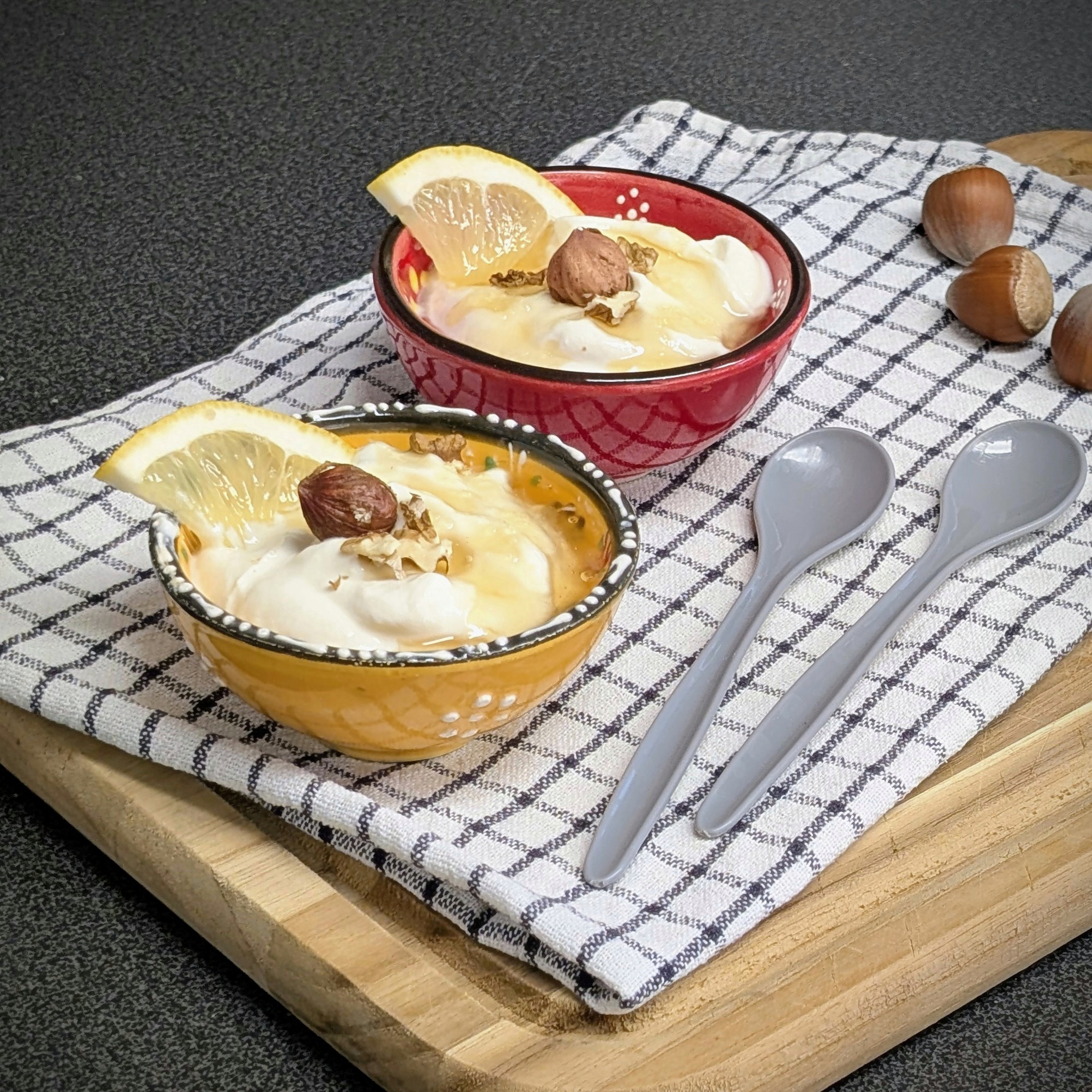 Cremiger Erdnuss-Joghurt mit Honig