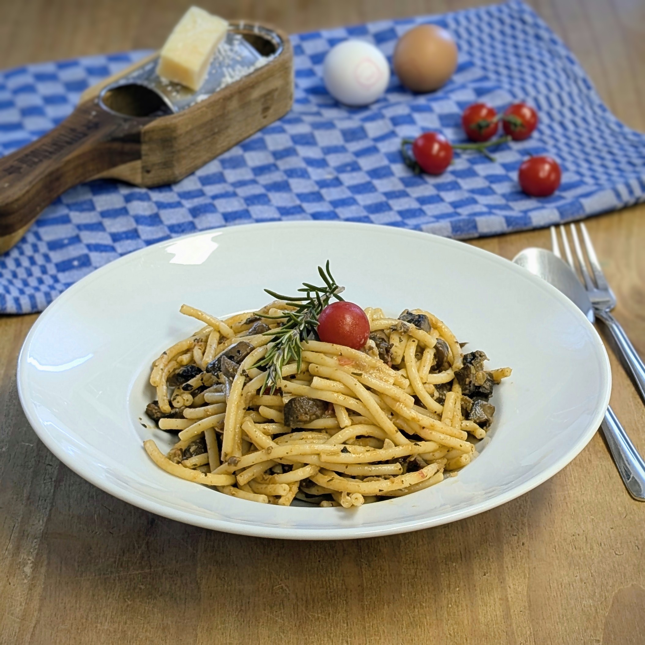 Makkaroni Carbonara e funghi
