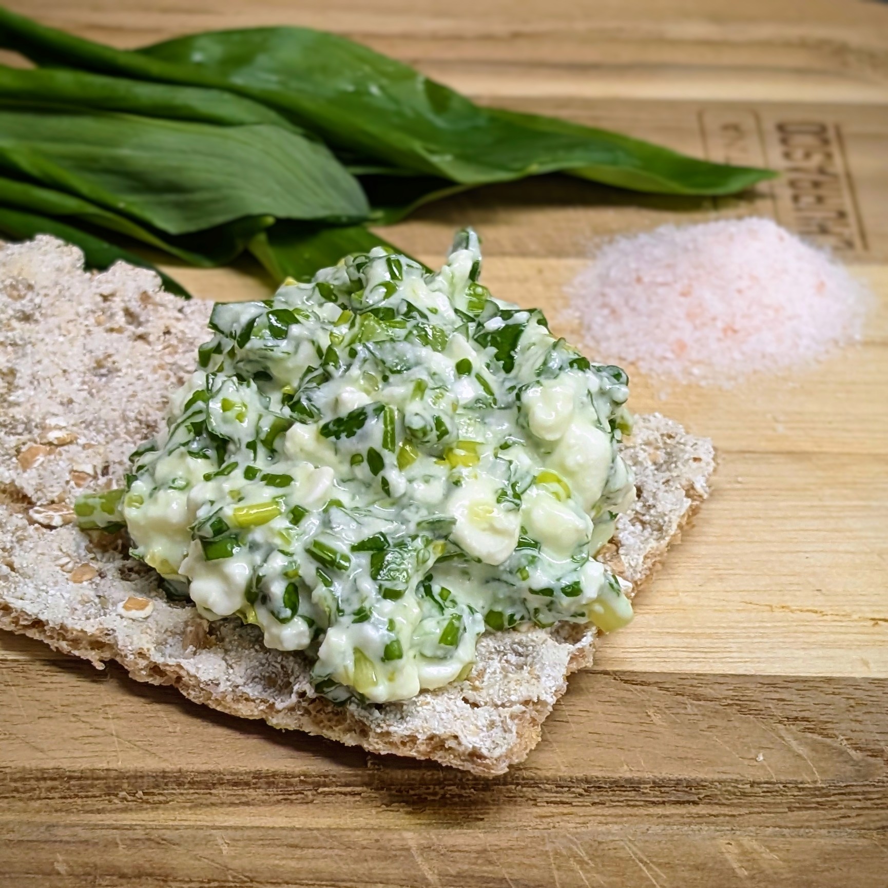 Proteinreicher Bärlauch-Frischkäse-Aufstrich