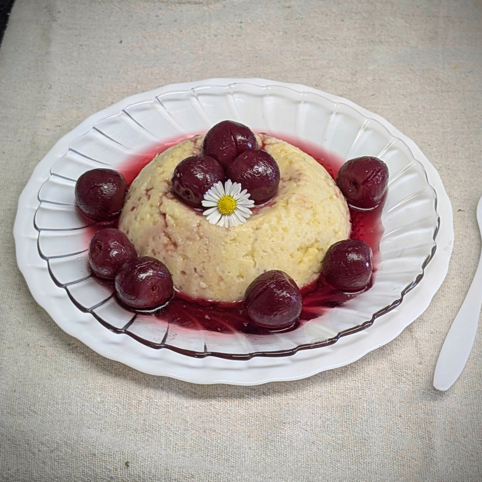 Goldhirse-Kokos-Traum mit Kirschen