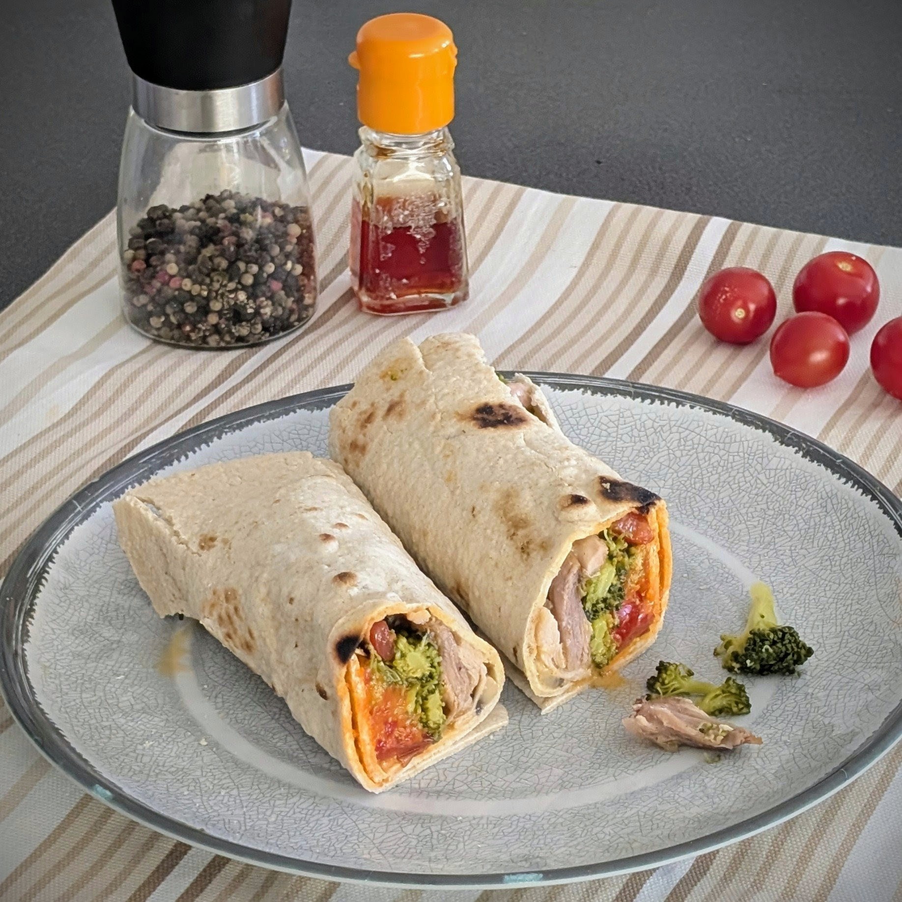 Wraps mit Hähnchen-Brokkoli-Füllung & Ajvar