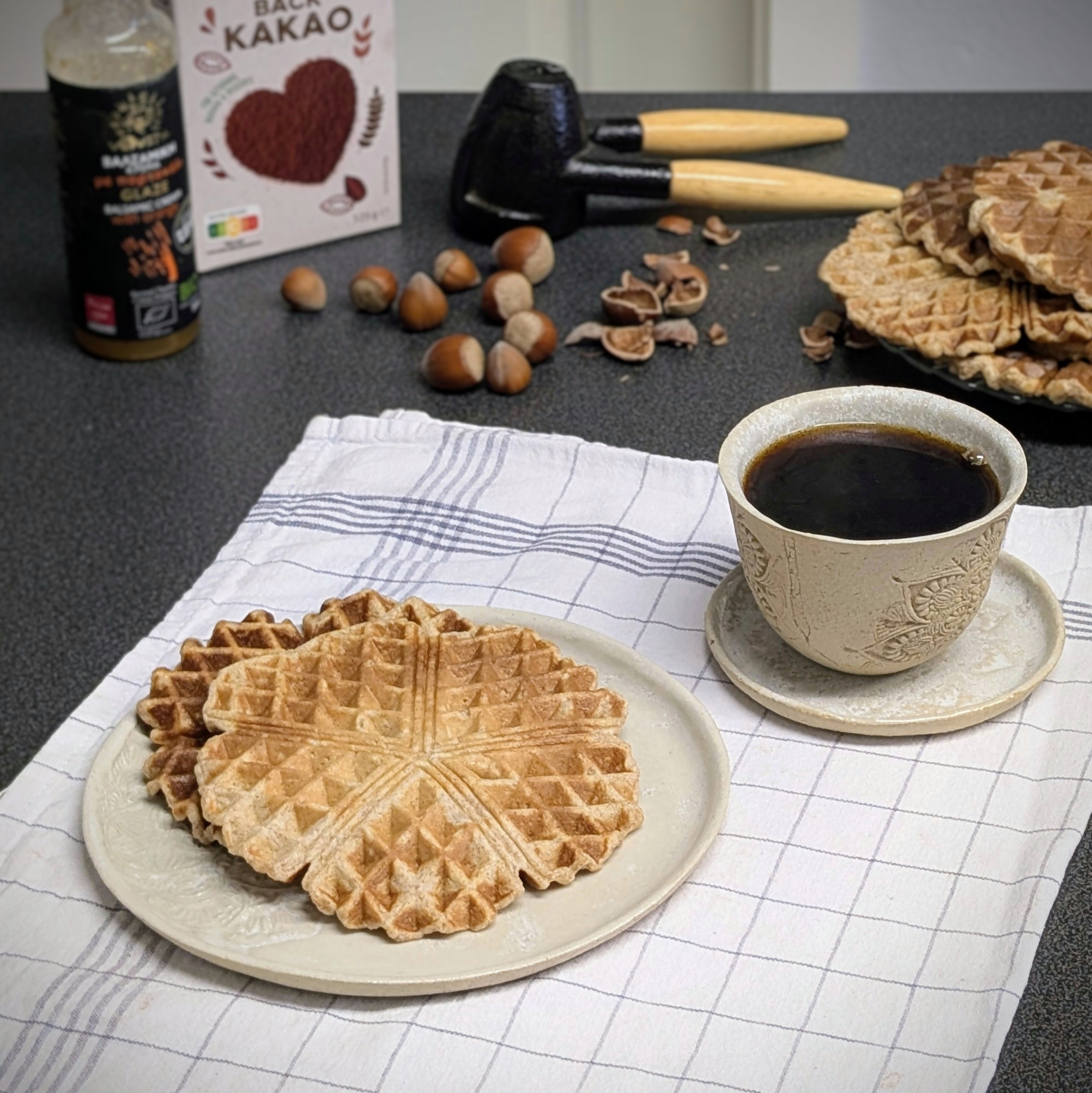 Vollkorn-Kefir-Waffeln mit Orangen-Balsamico-Glaze