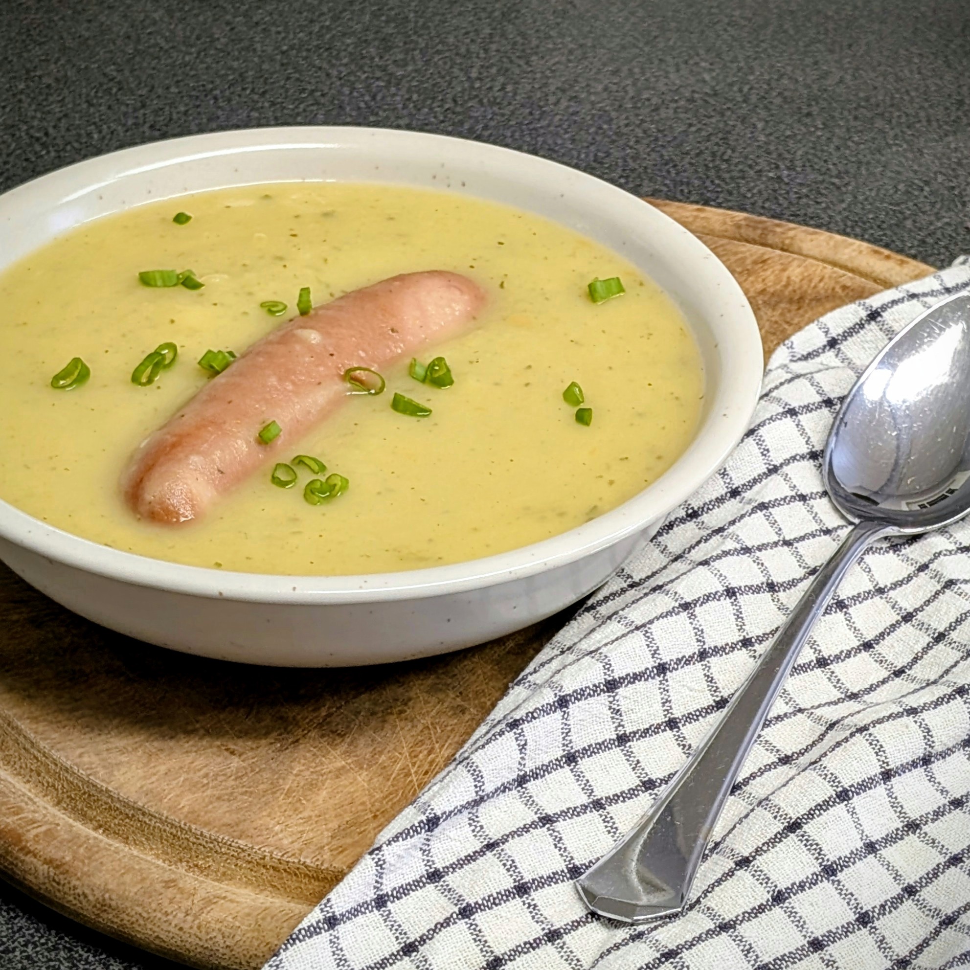 Sächsische Kartoffelsuppe mit knackiger Bockwurst