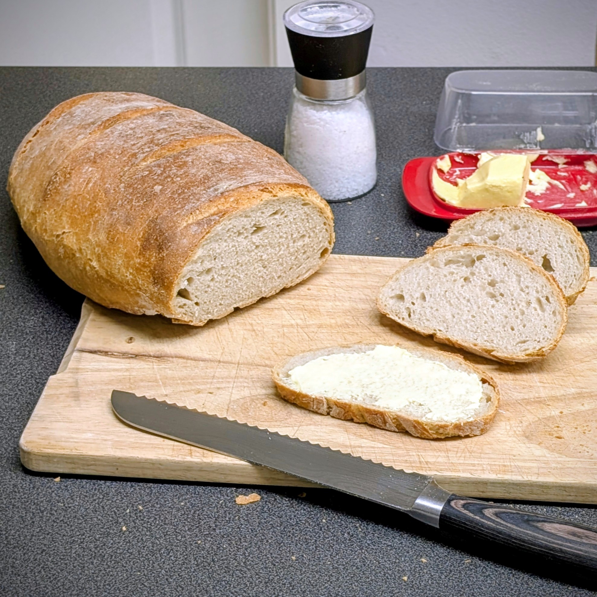 Weißbrot aus Sauerteig und Hefe – knusprig & weich